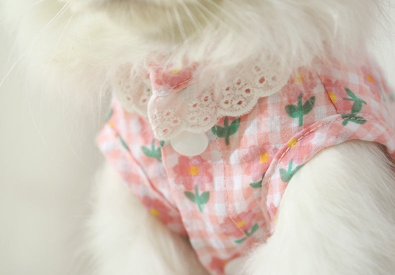 Summer thin anti-shedding vest for kittens with floral pattern.