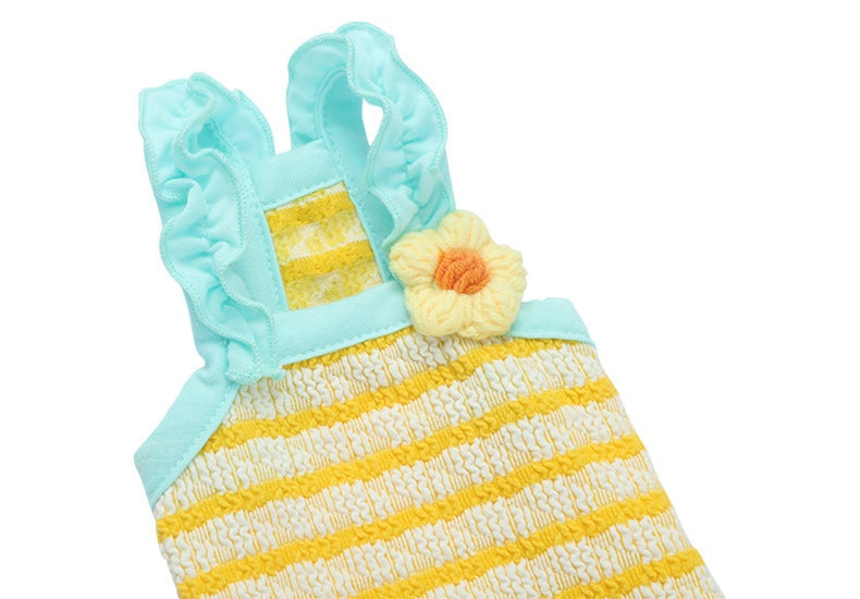 Lightweight summer cat vest with yellow stripes and a flower accent for anti-shedding.