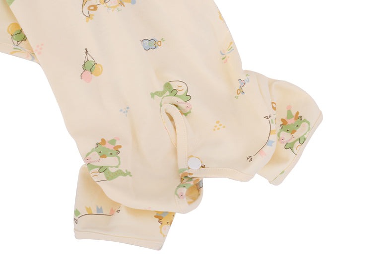 Thin breathable full-cover suit with cute pattern for Ragdoll kittens, ideal summer cat clothing.
