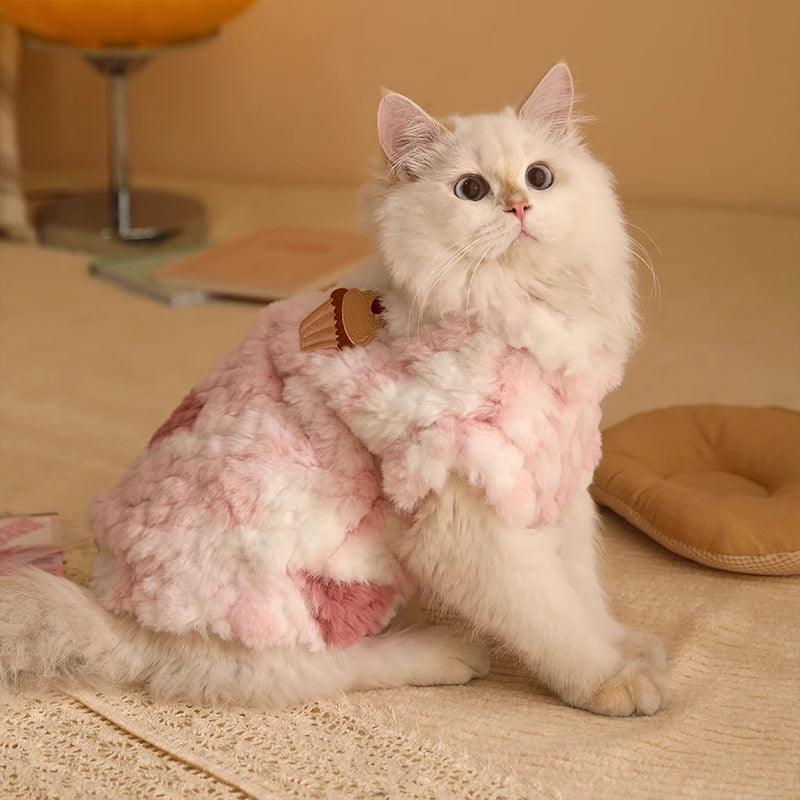 Fluffy cat wearing a cozy winter outfit with anti-shedding feature, ideal for autumn and winter.
