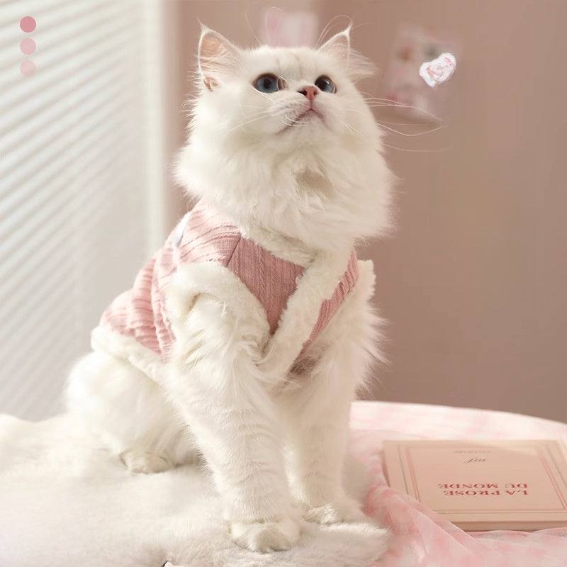 Cozy winter vest for kittens, anti-shed cat clothing for Ragdoll and small cats, warm and cute for fall and winter.
