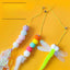Juguete colgante para gatos con cuerda elástica: varita de plumas para gatos y perros - Accesorio de juego para mascotas para montar en la puerta